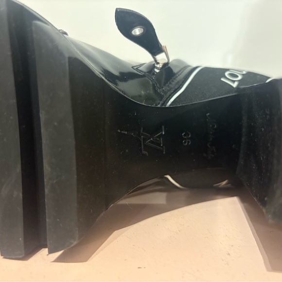 Louis Vuitton Shiny Black Lace-Up Ankle Boots - Picture 6 of 6